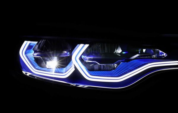 Xe BMW dòng M được trang bị công nghệ đèn OLED 8