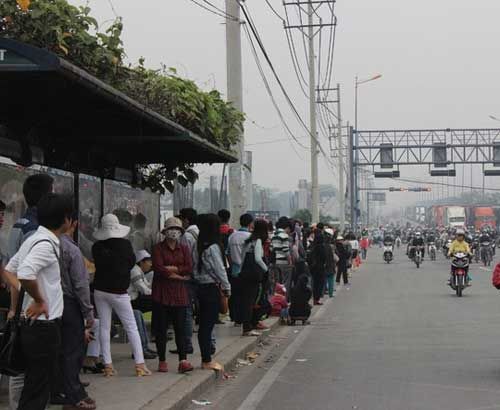 Đèn giao thông ngưng hoạt động, xa lộ Hà Nội “tê liệt” 10