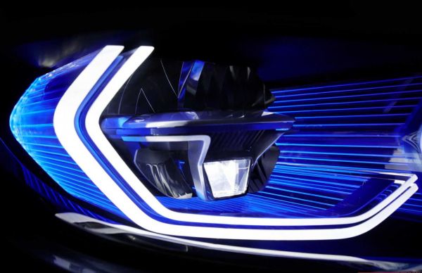 Xe BMW dòng M được trang bị công nghệ đèn OLED 7