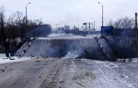 Ukraine: Phe ly khai chiếm sân bay Donetsk, giao tranh dữ dội 3