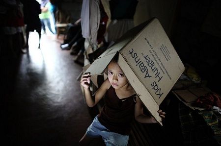 Việt Nam trong bộ ảnh “Sự đói nghèo và niềm hy vọng” của Mỹ 16