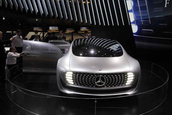 F015 Luxury in Motion chiếc xe tự hành đầu tiên của Mercedes-Benz 6