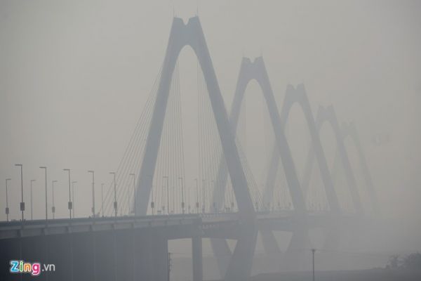 Cầu dây văng dài nhất Việt Nam mù sương giữa trưa 7