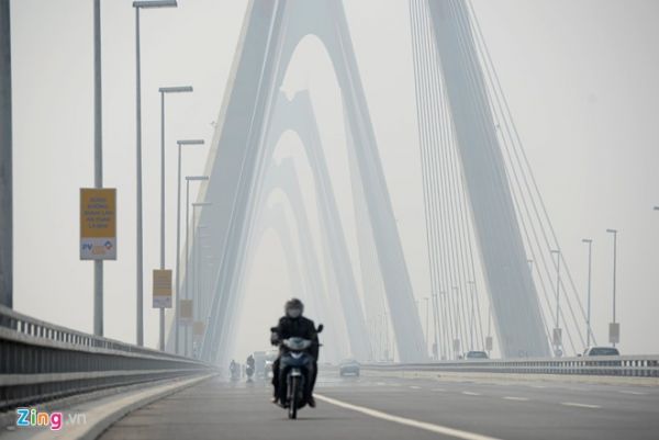 Cầu dây văng dài nhất Việt Nam mù sương giữa trưa 8