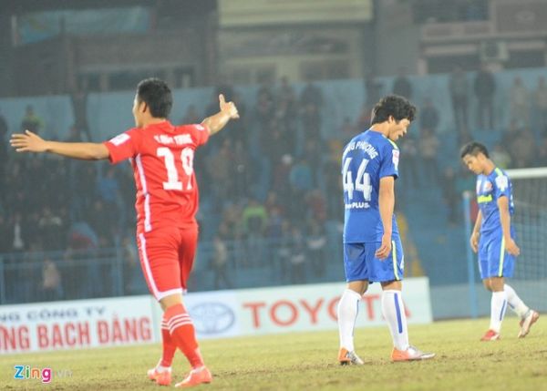 Nỗi buồn Công Phượng khi lần đầu ngồi dự bị ở V.League 12