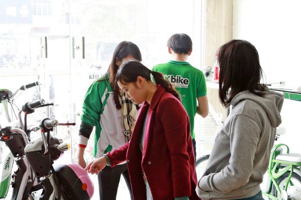 Khách hàng sốt sắng với chương trình quà tặng “khủng” của HKbike 7