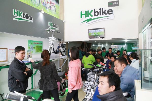 Khách hàng sốt sắng với chương trình quà tặng “khủng” của HKbike 3