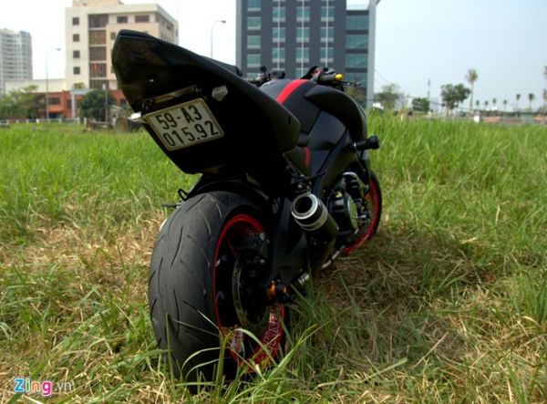 Siêu mô tô Suzuki B-King độ mặt robot biến hình tại Sài Gòn 4