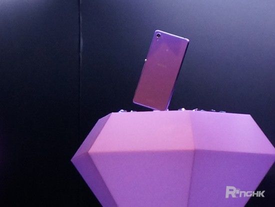 Sony giới thiệu Xperia Z3 màu tím cho mùa Valentine 2