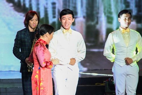Việt Hương lần đầu biểu diễn cùng chồng trên sân khấu 6