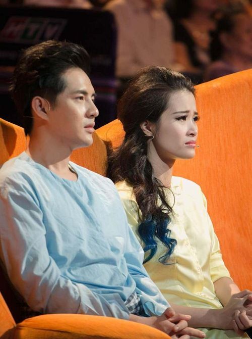 Việt Hương lần đầu biểu diễn cùng chồng trên sân khấu 24
