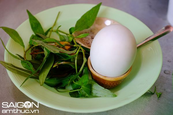 Khám phá cách ăn trứng vịt lộn ở ba miền Bắc, Trung, Nam 3
