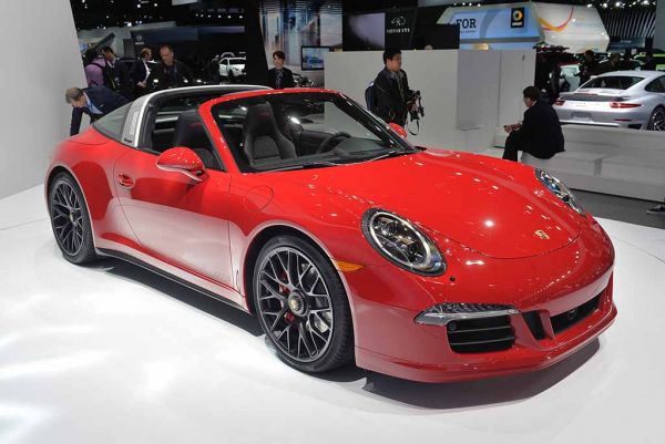 Porsche 911 Targa 4 GTS giá 7,85 tỉ đồng 7
