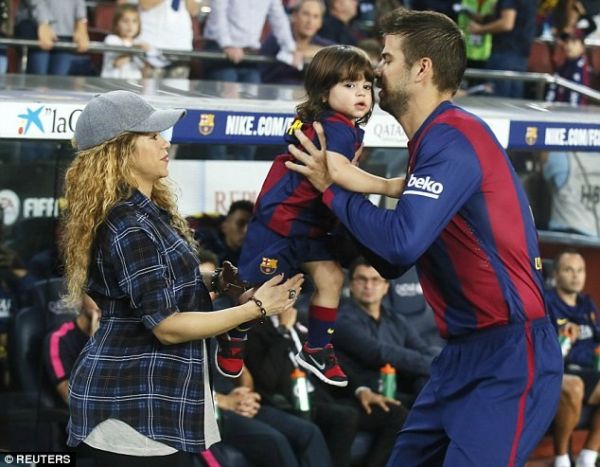 Messi, Suarez lái xe đến dự sinh nhật con trai Pique 10