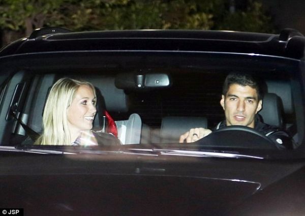 Messi, Suarez lái xe đến dự sinh nhật con trai Pique 3