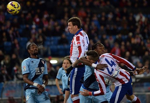 Torres làm loạn hàng thủ Rayo ở trận thắng 3-1 của Atletico 8