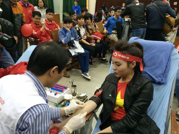 Hà Nội: Hàng nghìn sinh viên tham gia hiến máu ngày Chủ Nhật đỏ 4