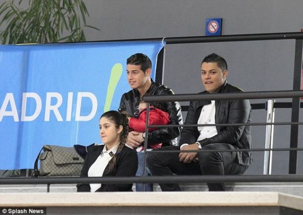 James Rodriguez cổ vũ bà xã thi đấu cho Real Madrid 3