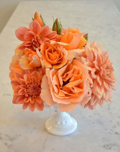 Cách cắm hoa thược dược và hoa hồng để bàn đẹp 5