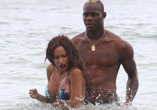 Balotelli chia tay vì bạn gái chụp ảnh nóng bỏng 6