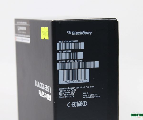 Đập hộp Blackberry Passport phiên bản màu trắng chính hãng tại Việt Nam 2