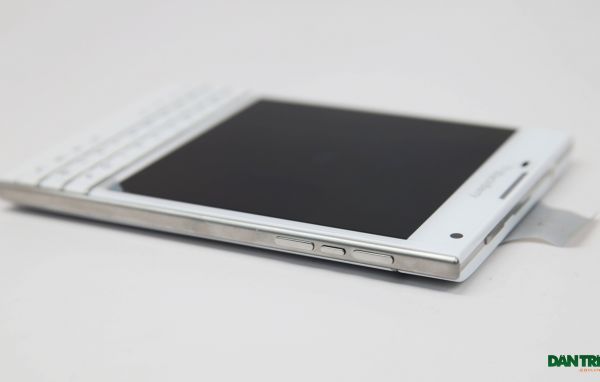 Đập hộp Blackberry Passport phiên bản màu trắng chính hãng tại Việt Nam 10