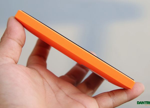 Đập hộp Lumia 435 - smartphone rẻ nhất hiện nay của Microsoft 5
