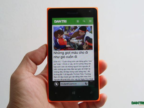 Đập hộp Lumia 435 - smartphone rẻ nhất hiện nay của Microsoft