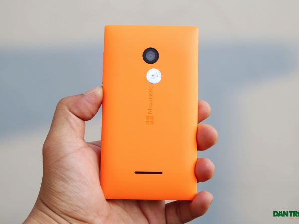Đập hộp Lumia 435 - smartphone rẻ nhất hiện nay của Microsoft 9