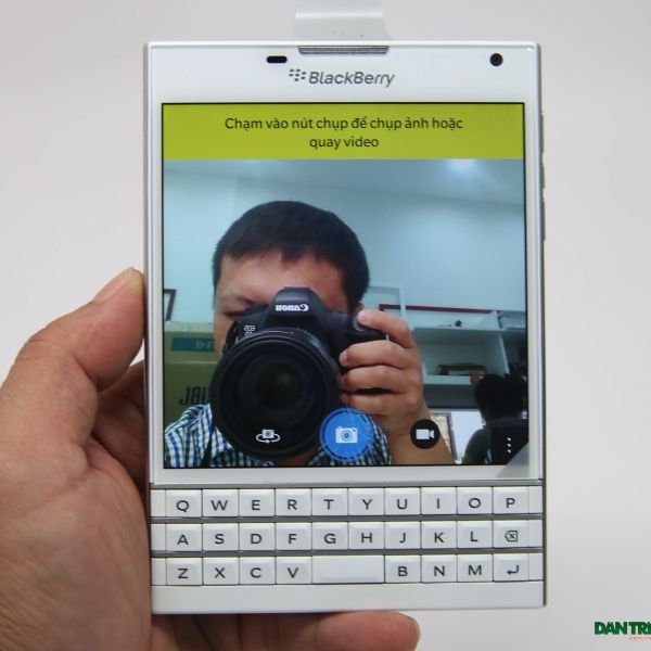 Đập hộp Blackberry Passport phiên bản màu trắng chính hãng tại Việt Nam 22