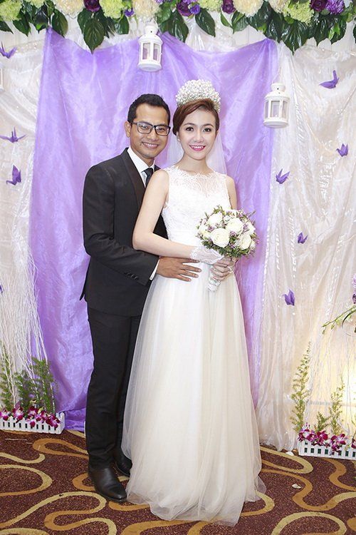 Vợ chồng Huỳnh Đông khóc nức nở trong tiệc cưới 9