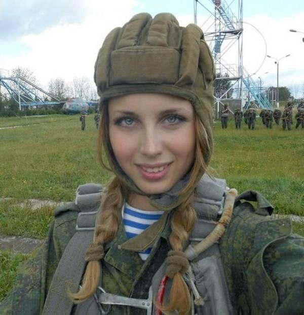 Nữ lính nhảy dù Nga xinh đẹp như búp bê 27