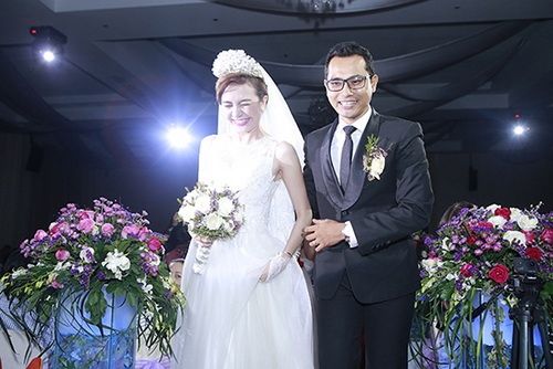 Vợ chồng Huỳnh Đông khóc nức nở trong tiệc cưới 18