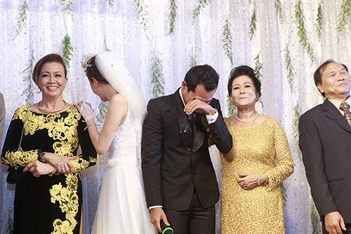 Vợ chồng Huỳnh Đông khóc nức nở trong tiệc cưới 39