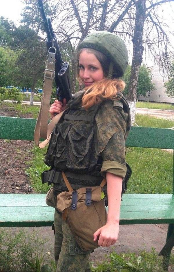 Nữ lính nhảy dù Nga xinh đẹp như búp bê 3