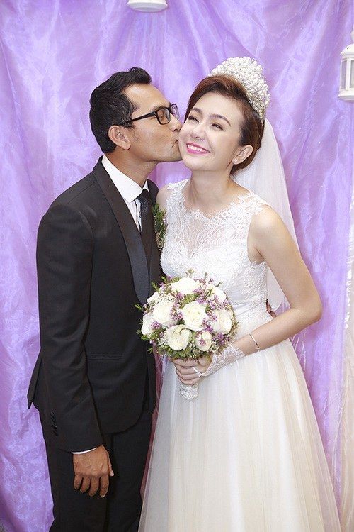 Vợ chồng Huỳnh Đông khóc nức nở trong tiệc cưới 15