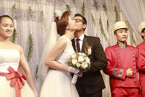 Vợ chồng Huỳnh Đông khóc nức nở trong tiệc cưới 21