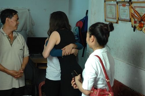 Hồ Quỳnh Hương khiến bé "kẹo kéo" khóc nức nở khi gặp mặt 36