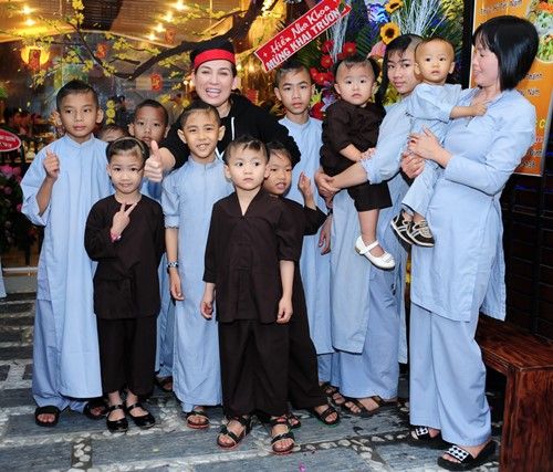 Phi Nhung mở hàng ăn để kiếm tiền nuôi 18 đứa con 3