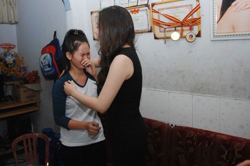 Hồ Quỳnh Hương khiến bé "kẹo kéo" khóc nức nở khi gặp mặt 15