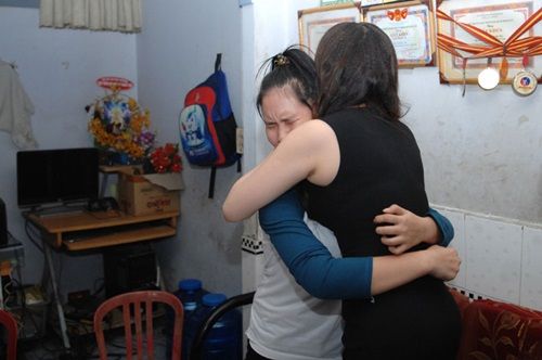 Hồ Quỳnh Hương khiến bé "kẹo kéo" khóc nức nở khi gặp mặt 12
