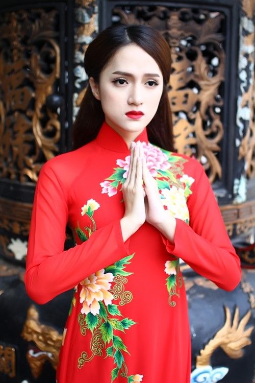 Hương Giang Idol gợi cảm hơn cả "gái xịn" với áo dài 15