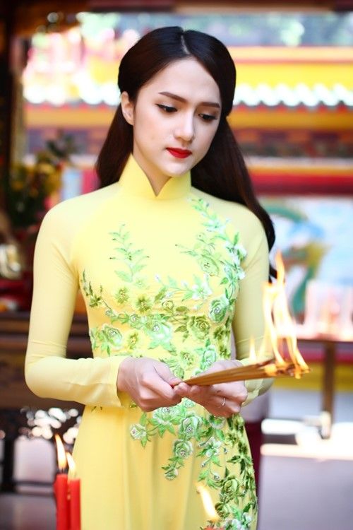 Hương Giang Idol gợi cảm hơn cả "gái xịn" với áo dài 6