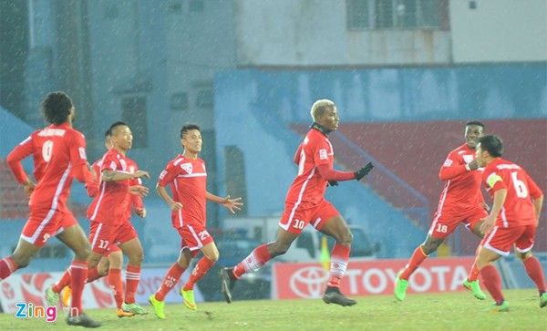 Hải Phòng tạm thua 1 bàn, SLNA dẫn Thanh Hóa 2-0 3