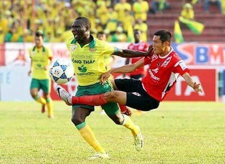 Nỗi ám ảnh bóng đá bạo lực trở lại V.League 2