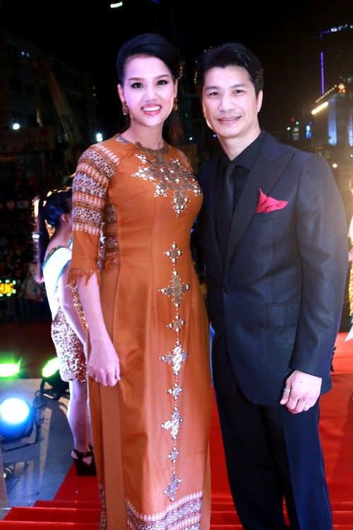 Bebe Phạm đẹp "tròn trịa" bên Dustin Nguyễn sau khi cưới 3
