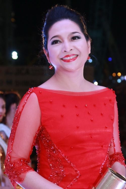 Bebe Phạm đẹp "tròn trịa" bên Dustin Nguyễn sau khi cưới 45