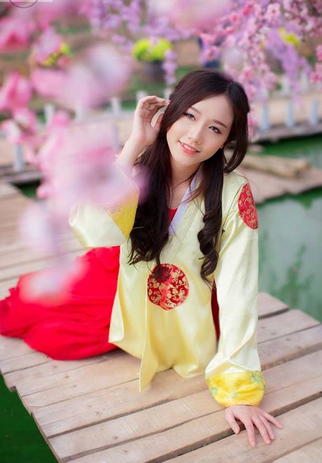 Hot girl Ngân Búng diện hanbok Hàn Quốc xinh như búp bê 2