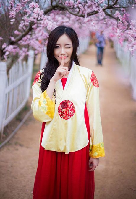 Hot girl Ngân Búng diện hanbok Hàn Quốc xinh như búp bê 9