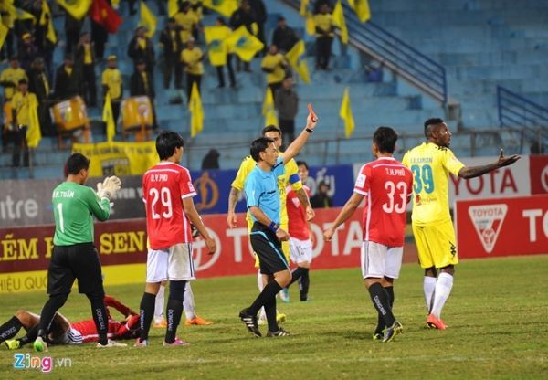 Lối đá bạo lực trở lại ám ảnh V.League 2015 1